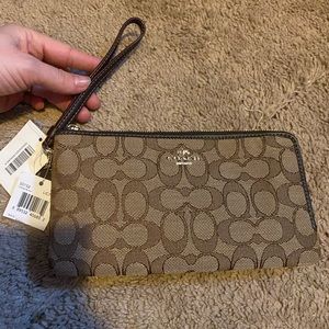 Breaks new with tags coach wristlet
